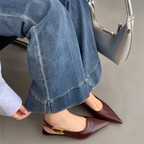 The Alessandra Pointed Pump