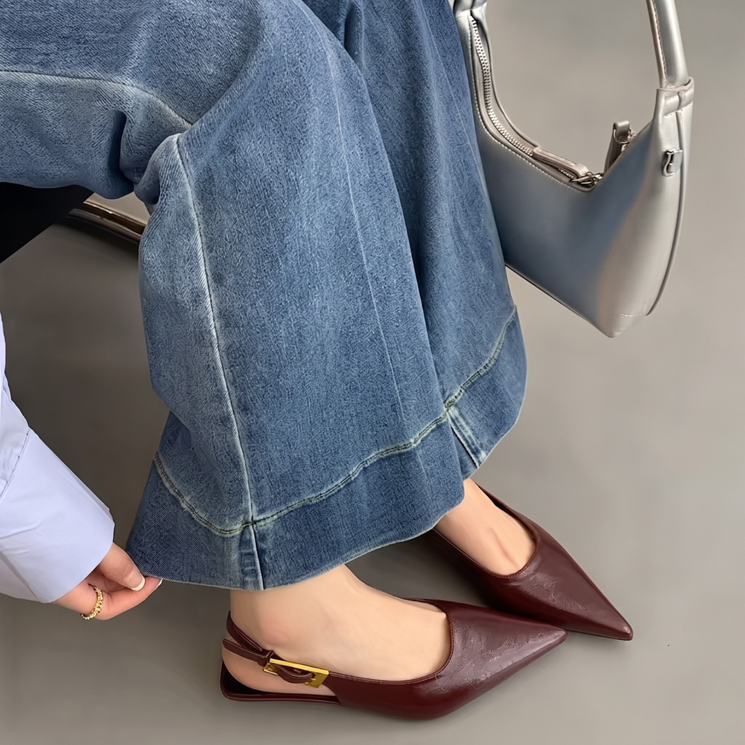 The Alessandra Pointed Pump