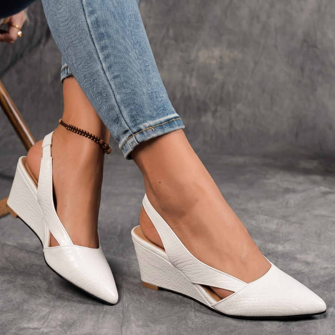 The Viviana Point Flat