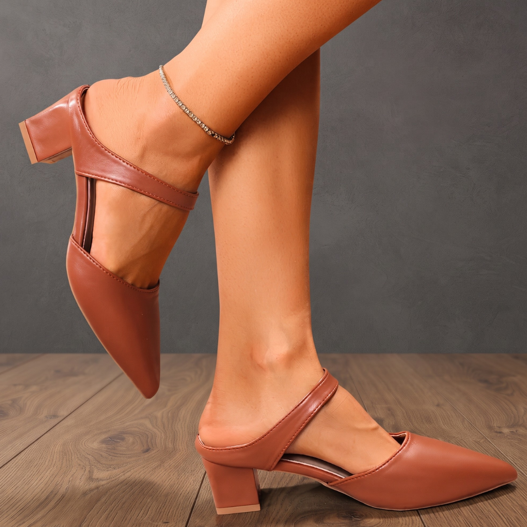 The Caroline Pointed Mules