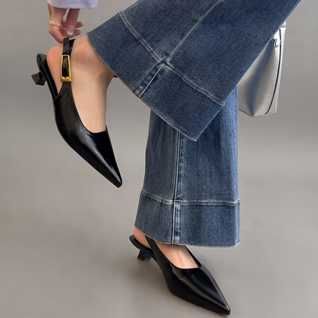 The Alessandra Pointed Pump