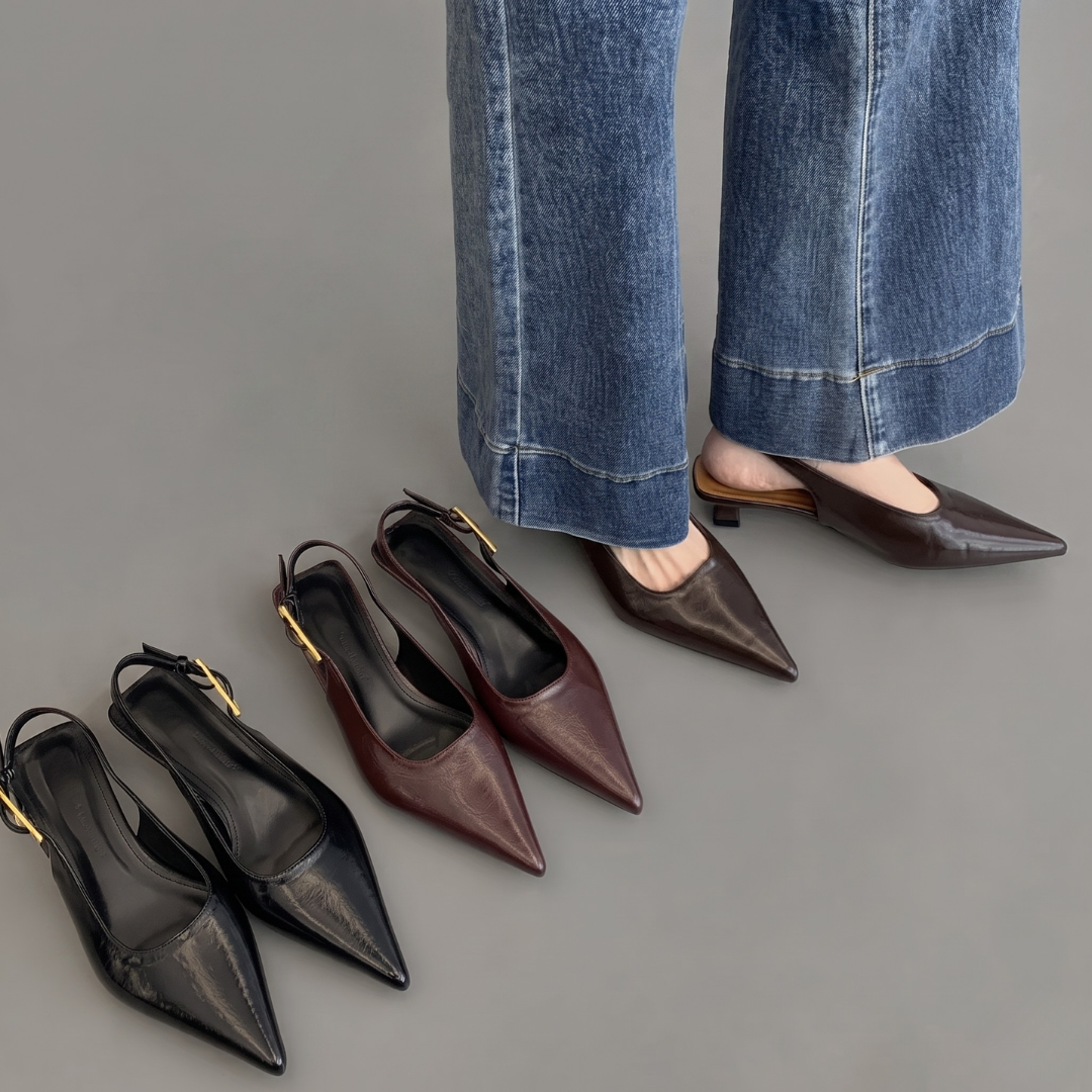 The Alessandra Pointed Pump
