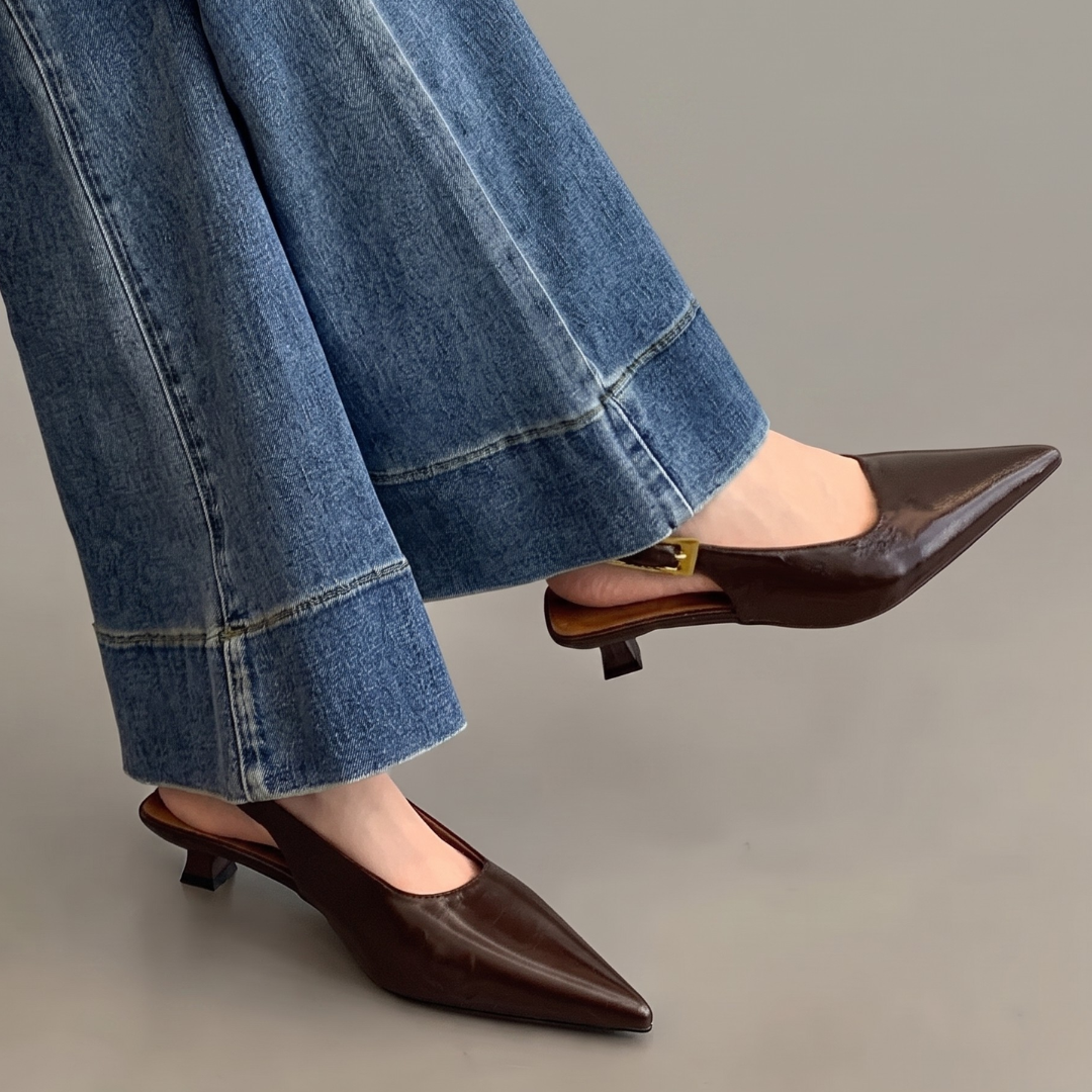 The Alessandra Pointed Pump