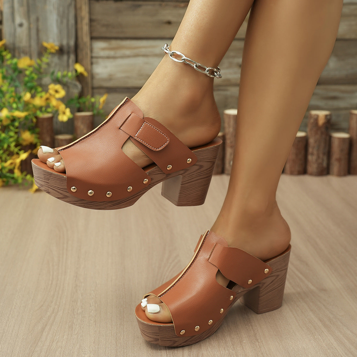 The Willow Platform Clog