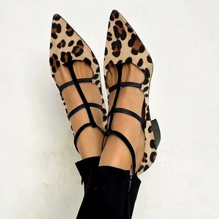 Victoria Signature Pointed Pump