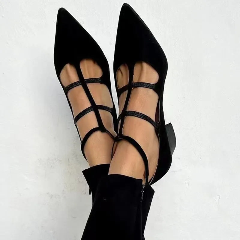 Victoria Signature Pointed Pump
